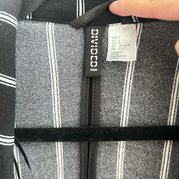 Black and white stripped blazer only worn once, in perfect condition - Picture 3 of 3